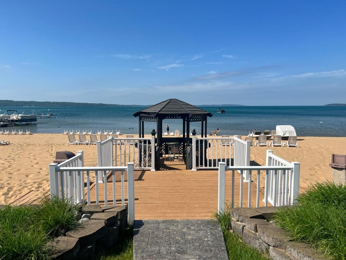 The Beach Haus - Traverse City Buitenkant foto