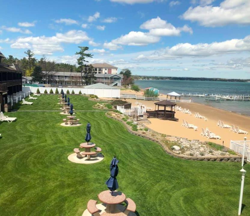 The Beach Haus - Traverse City Buitenkant foto