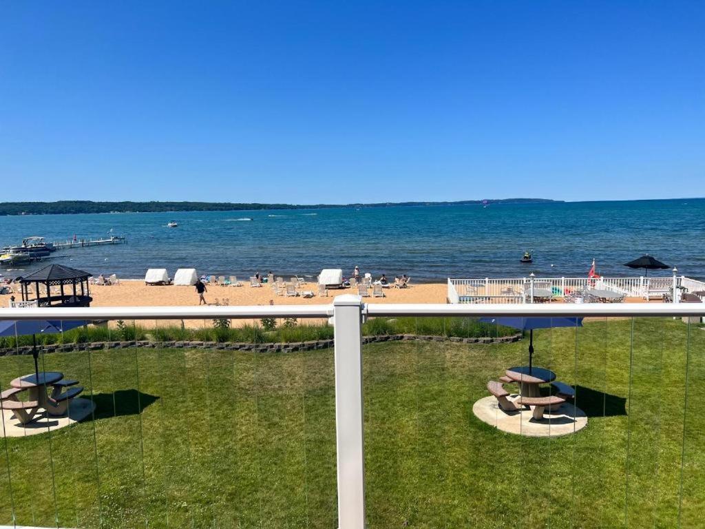 The Beach Haus - Traverse City Buitenkant foto